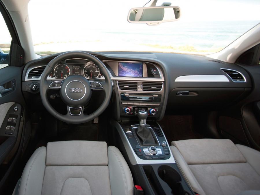 Торпедо Audi A4 2.0 TDIe Sedan (B8, 8K) 2012 года  (фото 2 из 4)